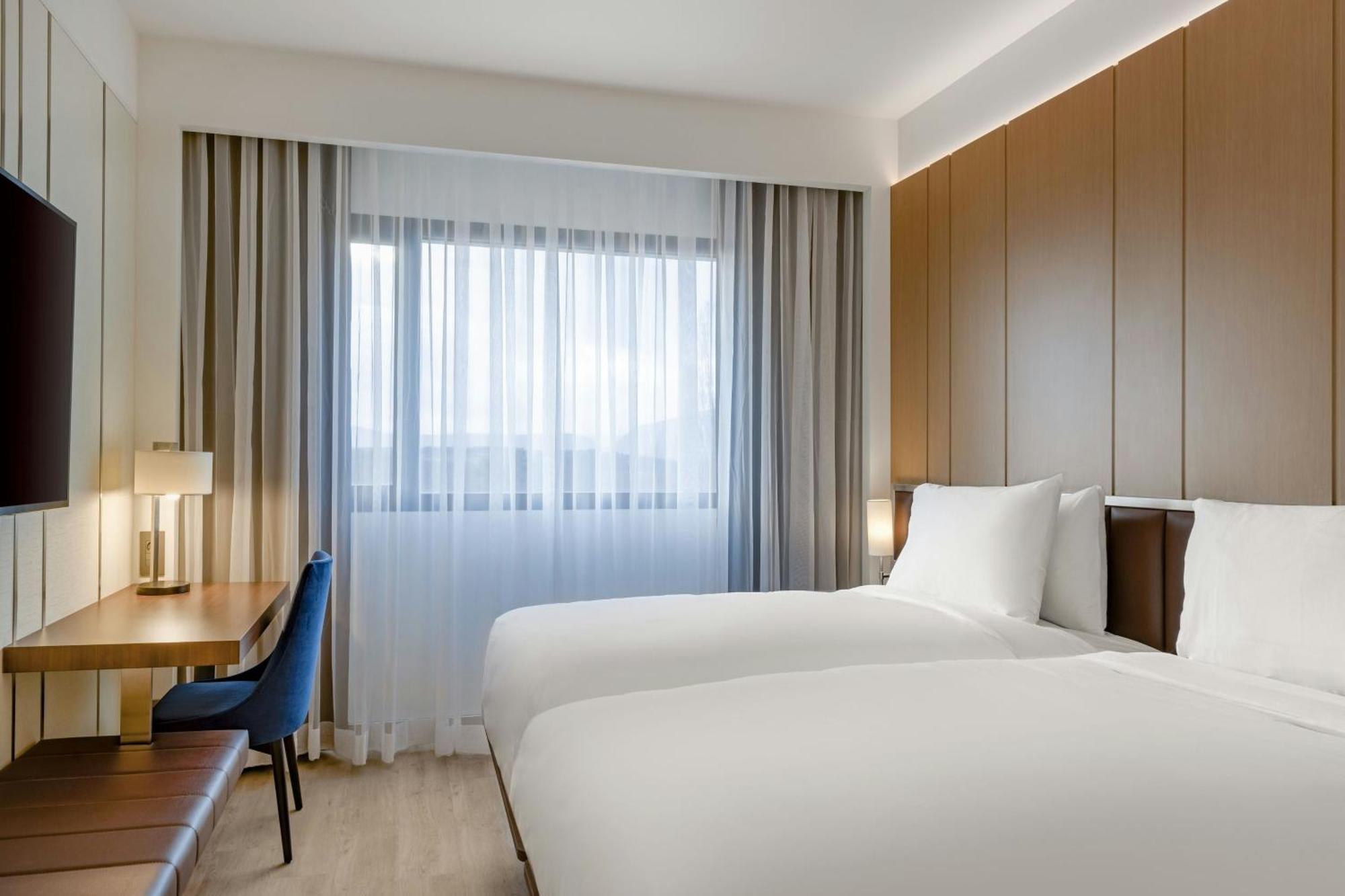 Ac Hotel By Marriott Saint-Julien-En-Genevois Exterior photo