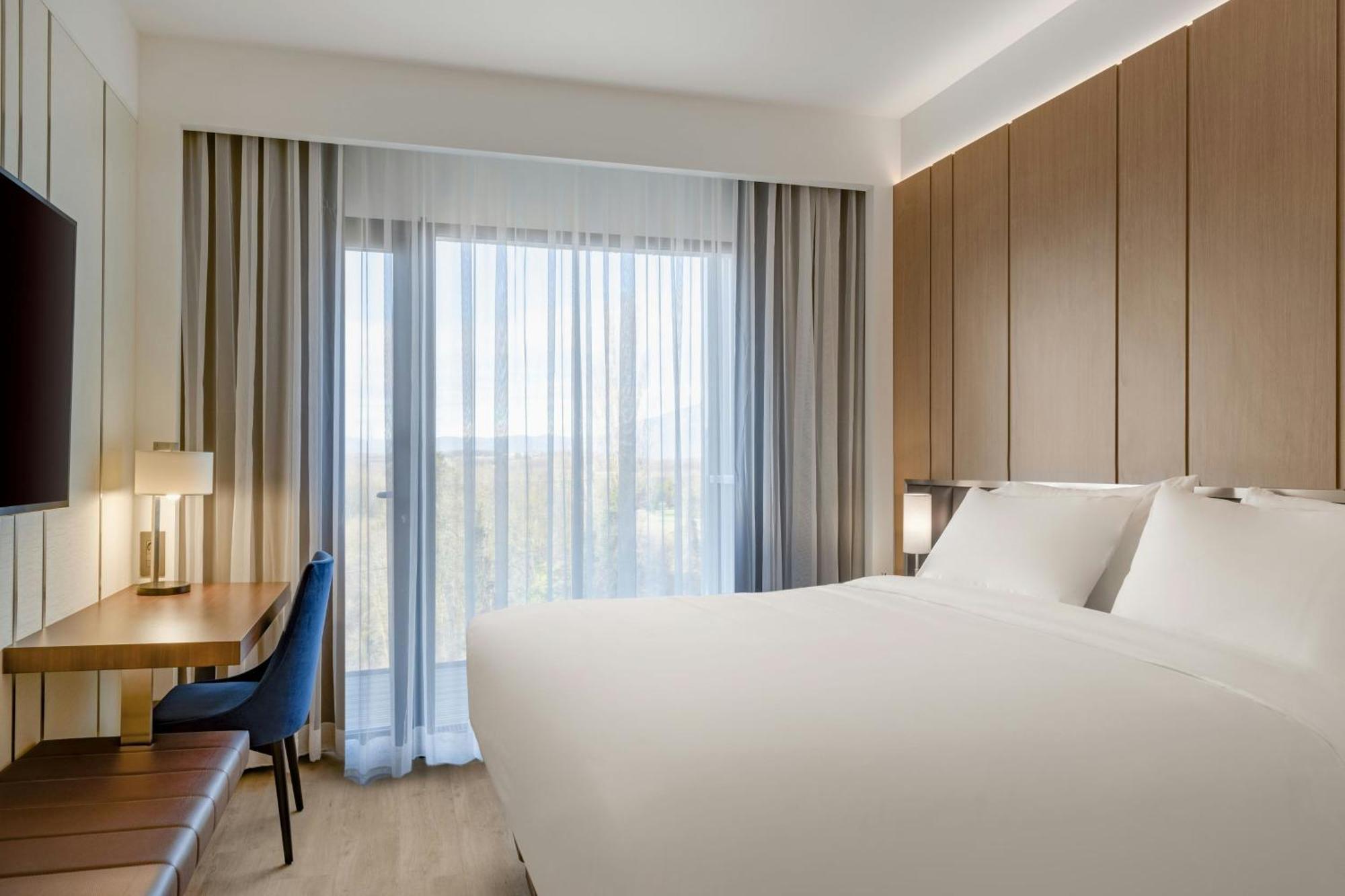 Ac Hotel By Marriott Saint-Julien-En-Genevois Exterior photo