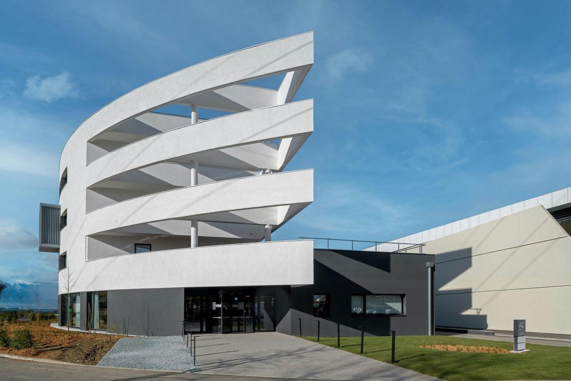 Ac Hotel By Marriott Saint-Julien-En-Genevois Exterior photo